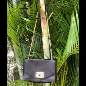 VINCE CAMUTO SHANNA BLACK LEATHER CROSSBODY